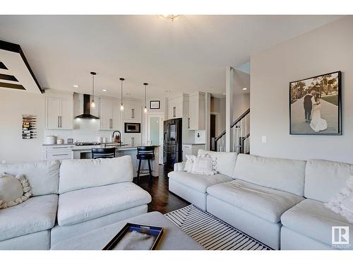 3644 Hummingbird Wy Nw, Edmonton, AB - Indoor Photo Showing Living Room