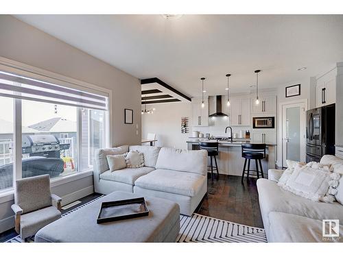 3644 Hummingbird Wy Nw, Edmonton, AB - Indoor Photo Showing Living Room