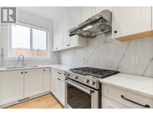 13590 231B Street, Maple Ridge, BC - Indoor Photo Showing Kitchen