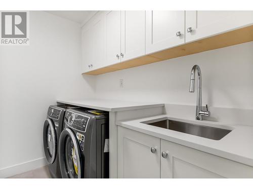 13590 231B Street, Maple Ridge, BC - Indoor Photo Showing Laundry Room