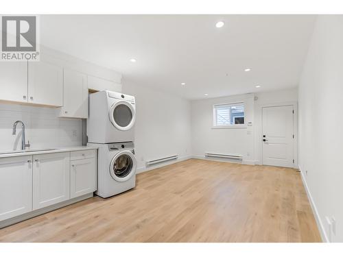 13590 231B Street, Maple Ridge, BC - Indoor Photo Showing Laundry Room