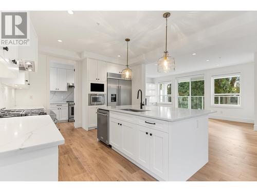 13590 231B Street, Maple Ridge, BC - Indoor Photo Showing Kitchen With Upgraded Kitchen