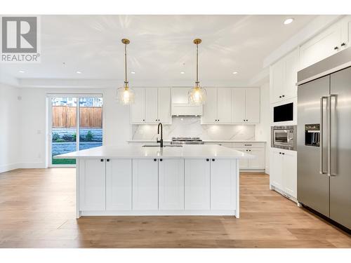 13590 231B Street, Maple Ridge, BC - Indoor Photo Showing Kitchen