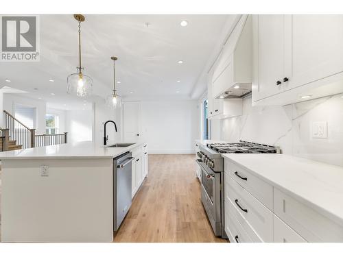 13590 231B Street, Maple Ridge, BC - Indoor Photo Showing Kitchen With Upgraded Kitchen