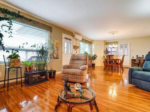 Salon - 5678 Rue Alexandre, Brossard, QC - Indoor Photo Showing Living Room