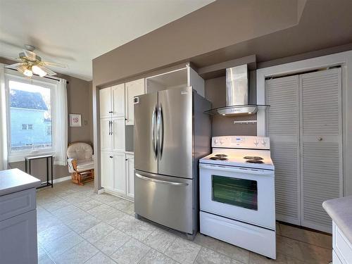 303 Heron Street, Thunder Bay, ON - Indoor Photo Showing Kitchen