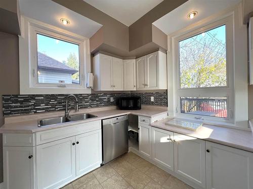 303 Heron Street, Thunder Bay, ON - Indoor Photo Showing Kitchen With Double Sink