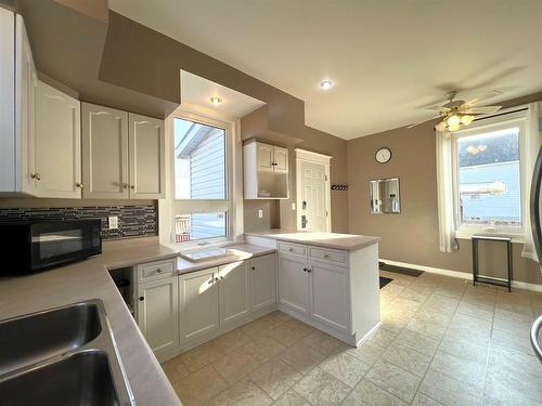 303 Heron Street, Thunder Bay, ON - Indoor Photo Showing Kitchen