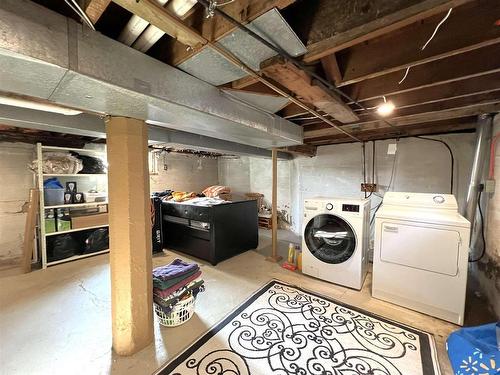 303 Heron Street, Thunder Bay, ON - Indoor Photo Showing Laundry Room