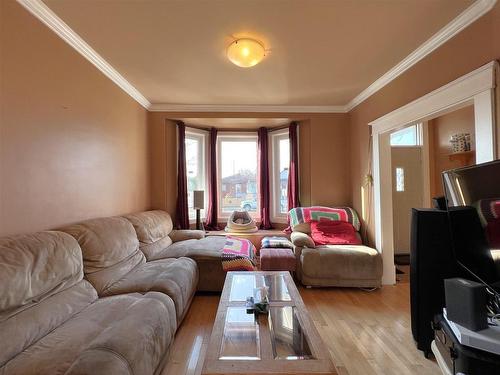 303 Heron Street, Thunder Bay, ON - Indoor Photo Showing Living Room