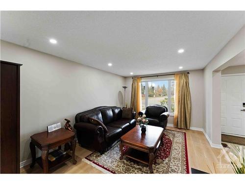 Upper-1520 Blohm Drive, Ottawa, ON 