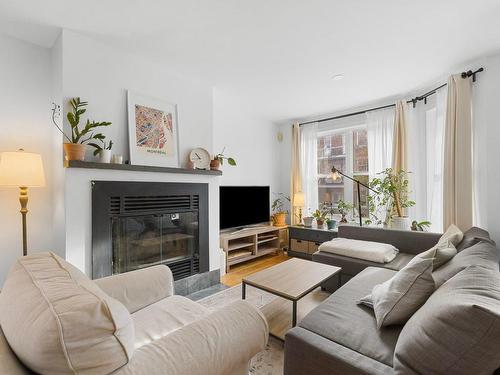 Salon - 1693 Rue Gilford, Montréal (Le Plateau-Mont-Royal), QC - Indoor Photo Showing Living Room With Fireplace