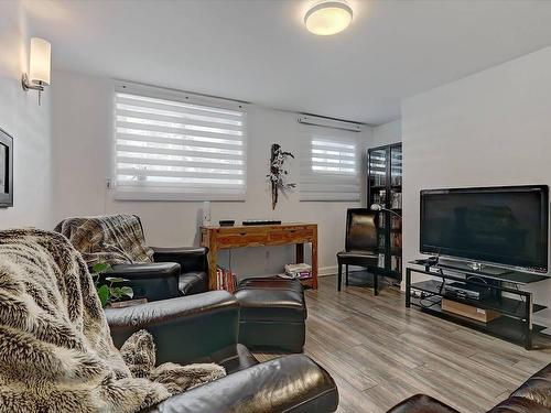 Salon - 27  - 27A Ch. Du Bon-Air, Stoneham-Et-Tewkesbury, QC - Indoor Photo Showing Living Room