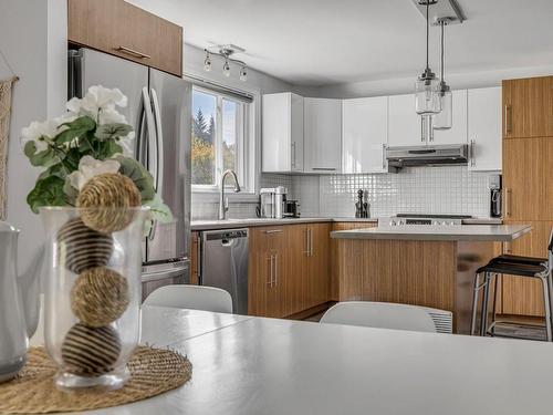 Cuisine - 27  - 27A Ch. Du Bon-Air, Stoneham-Et-Tewkesbury, QC - Indoor Photo Showing Kitchen With Upgraded Kitchen