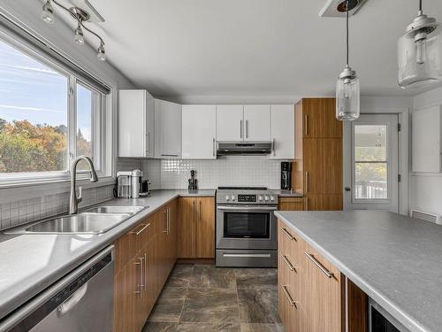 Cuisine - 27  - 27A Ch. Du Bon-Air, Stoneham-Et-Tewkesbury, QC - Indoor Photo Showing Kitchen With Double Sink With Upgraded Kitchen