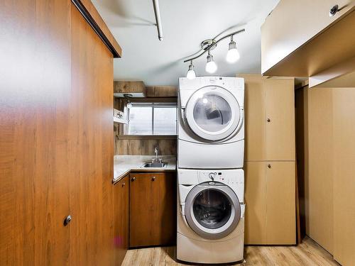 Salle de lavage - 54 Rue Vincent, Repentigny (Repentigny), QC - Indoor Photo Showing Laundry Room