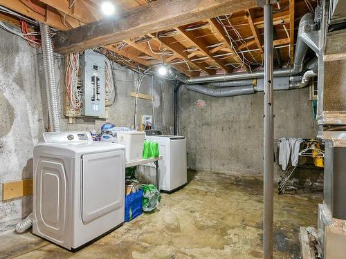 Salle de lavage - 511 Rue Gervais, Laval (Sainte-Dorothée), QC - Indoor Photo Showing Laundry Room