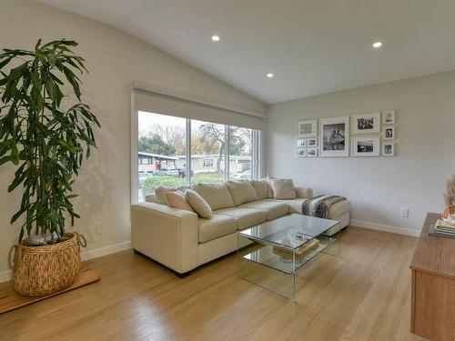 Salon - 511 Rue Gervais, Laval (Sainte-Dorothée), QC - Indoor Photo Showing Living Room