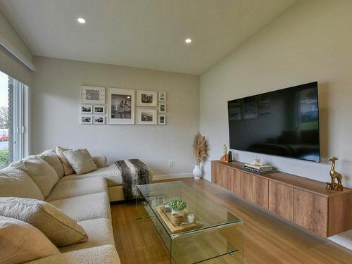 Salon - 511 Rue Gervais, Laval (Sainte-Dorothée), QC - Indoor Photo Showing Living Room