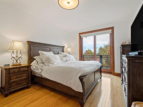 Chambre Ã  coucher principale - 525 Ch. De Cassiopée, Mont-Tremblant, QC - Indoor Photo Showing Bedroom