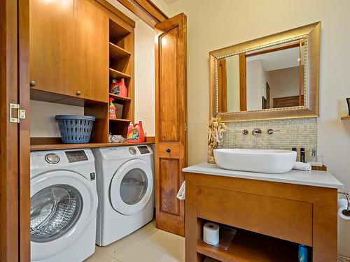 Salle d'eau - 525 Ch. De Cassiopée, Mont-Tremblant, QC - Indoor Photo Showing Laundry Room