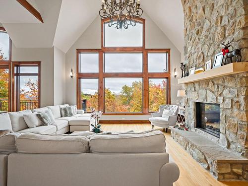 Salon - 525 Ch. De Cassiopée, Mont-Tremblant, QC - Indoor Photo Showing Living Room With Fireplace