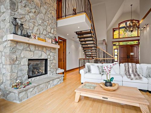 Salon - 525 Ch. De Cassiopée, Mont-Tremblant, QC - Indoor Photo Showing Living Room With Fireplace