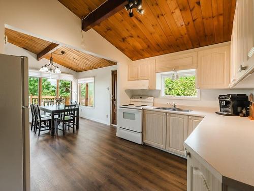 Kitchen - 1274 Rue Des Tourterelles, Magog, QC - Indoor Photo Showing Kitchen With Double Sink