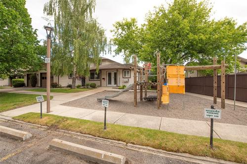 131-133 Wyndham Crescent, Kelowna, BC - Outdoor