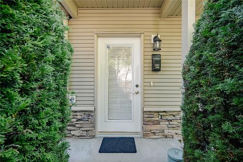 101-952 Lawson Avenue, Kelowna, BC - Outdoor With Exterior