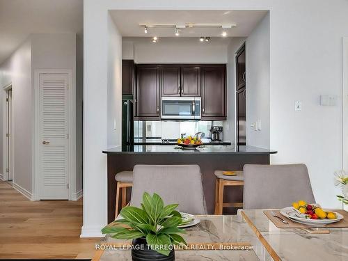 1101-100 Hayden St, Toronto, ON - Indoor Photo Showing Kitchen