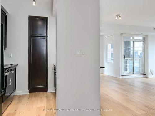 1101-100 Hayden St, Toronto, ON - Indoor