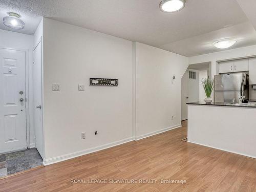 1102-20 Laidlaw St, Toronto, ON - Indoor Photo Showing Kitchen