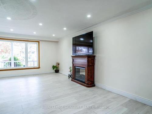 3956 Brandon Gate Dr N, Mississauga, ON - Indoor With Fireplace