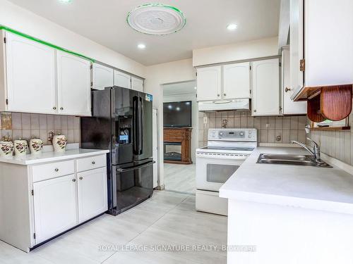 3956 Brandon Gate Dr N, Mississauga, ON - Indoor Photo Showing Kitchen With Double Sink