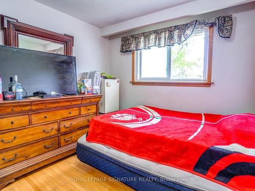 3956 Brandon Gate Dr N, Mississauga, ON - Indoor Photo Showing Bedroom