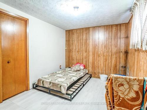 3956 Brandon Gate Dr N, Mississauga, ON - Indoor Photo Showing Bedroom