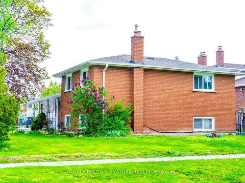 3956 Brandon Gate Dr N, Mississauga, ON - Outdoor