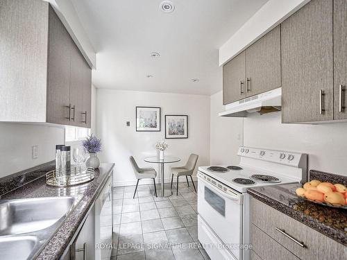 4160 Beacon Lane, Mississauga, ON - Indoor Photo Showing Kitchen