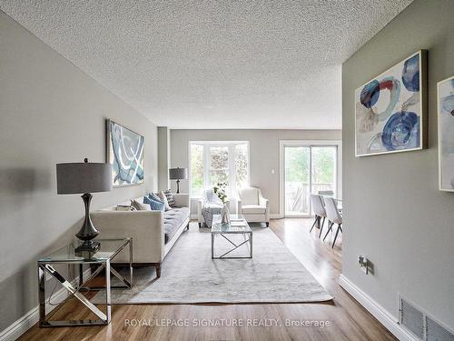 4160 Beacon Lane, Mississauga, ON - Indoor Photo Showing Living Room