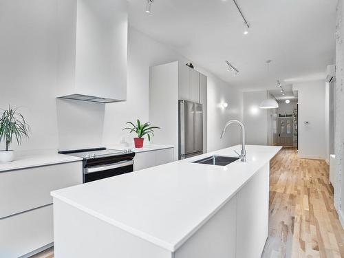 Cuisine - 1681  - 1683 Rue Mullins, Montréal (Le Sud-Ouest), QC - Indoor Photo Showing Kitchen With Upgraded Kitchen