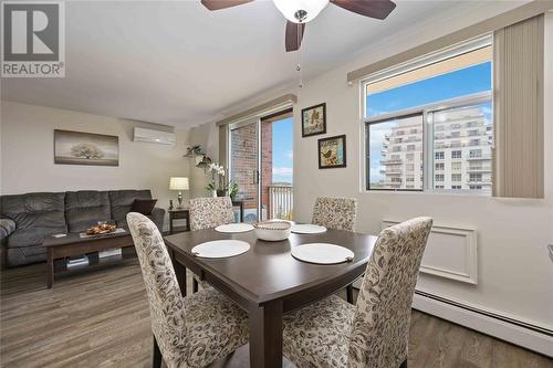 10 Derby Lane Unit# 804, Sarnia, ON - Indoor Photo Showing Dining Room