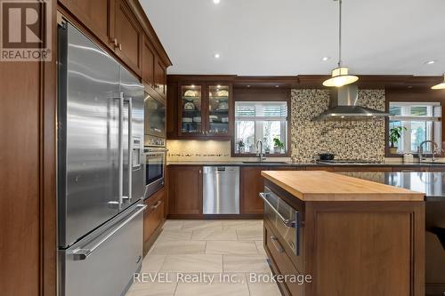 1081 Vansickle Road N, St. Catharines (453 - Grapeview), ON - Indoor Photo Showing Kitchen With Upgraded Kitchen