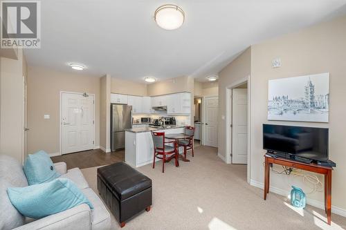 180 Bunker Avenue Unit# 436, St Clair, ON - Indoor Photo Showing Living Room