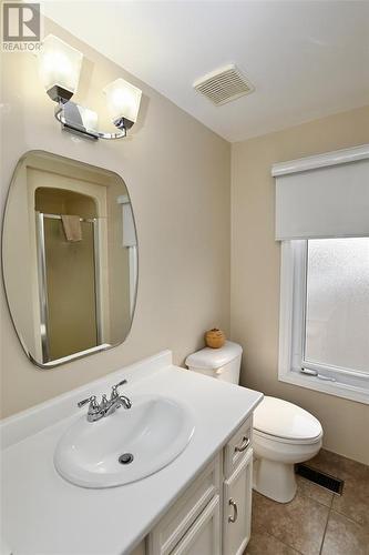 1640 Murphy Road, Sarnia, ON - Indoor Photo Showing Bathroom