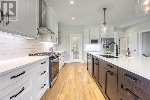 386 Bayhill Drive, St Clair, ON - Indoor Photo Showing Kitchen With Upgraded Kitchen