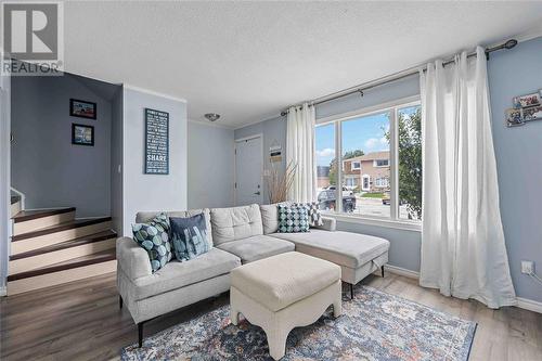 82 Finch Drive Unit# 31, Sarnia, ON - Indoor Photo Showing Living Room