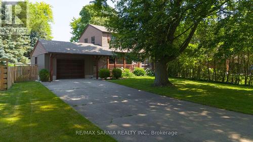 2337 Passingham Drive, Sarnia, ON - Outdoor