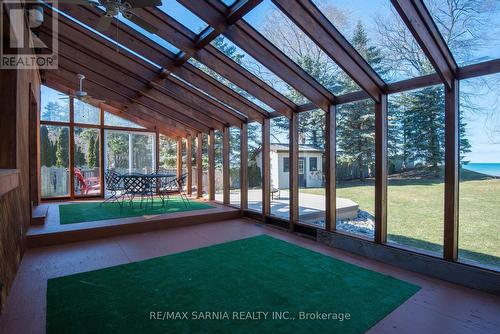 2337 Passingham Drive, Sarnia, ON - Indoor Photo Showing Other Room