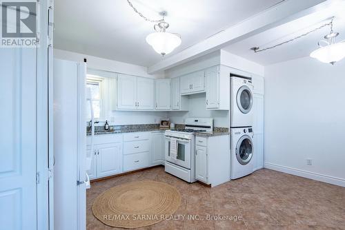 2337 Passingham Drive, Sarnia, ON - Indoor Photo Showing Laundry Room